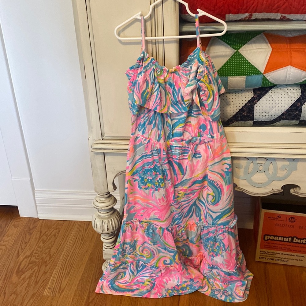 Lilly Pulitzer size M (6-7)
